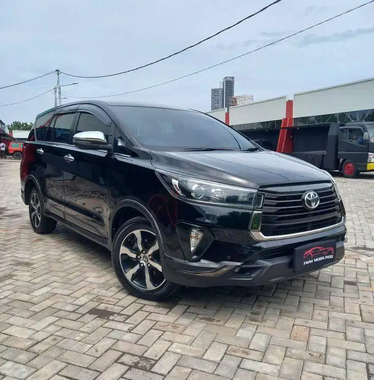 toyota innova venturer diesel matic 2022 hitam