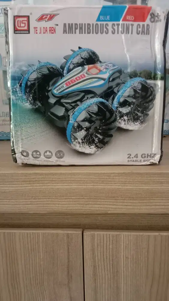 Amphibious Stunt Car Mobil RC Akrobat Air & Darat