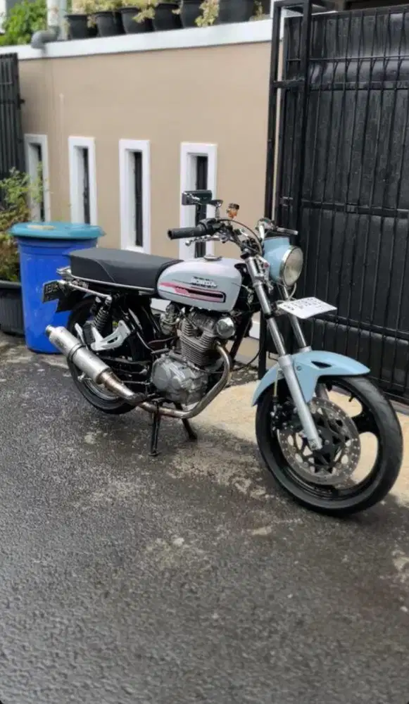 dijual honda CB 100
