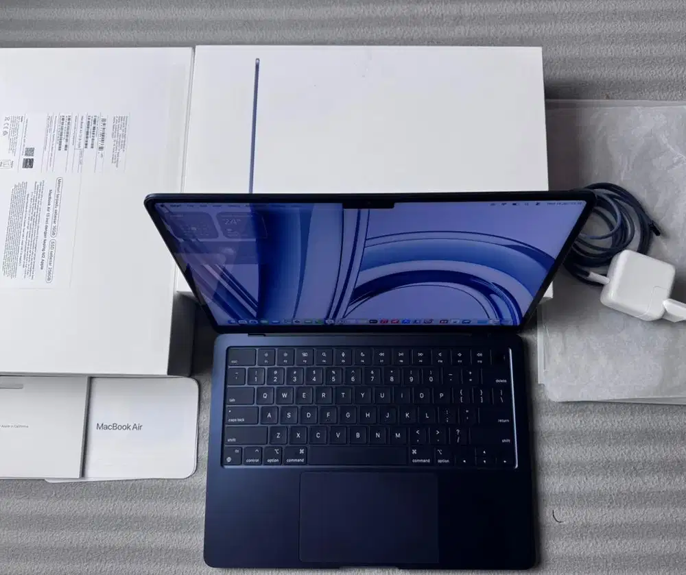 Macbook Air M2 16/256gb iBox Fullset