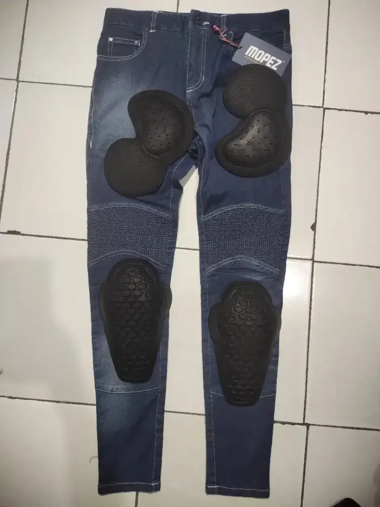 CELANAA JEANS MERK MOPEZ