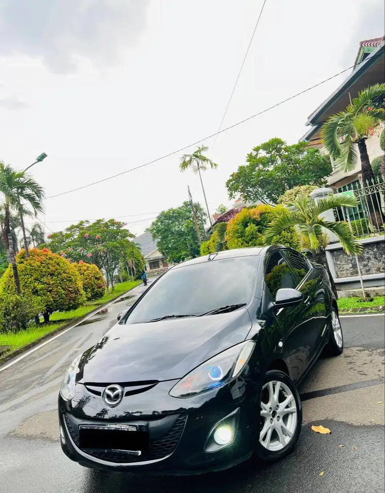 Mazda2 1.5 R Sedan Siap Pakai