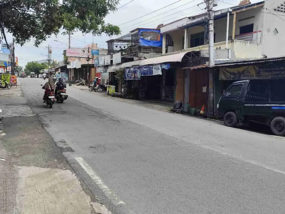 Dijual rumah usaha pinggir jln jayawijaya mojosongo solo
