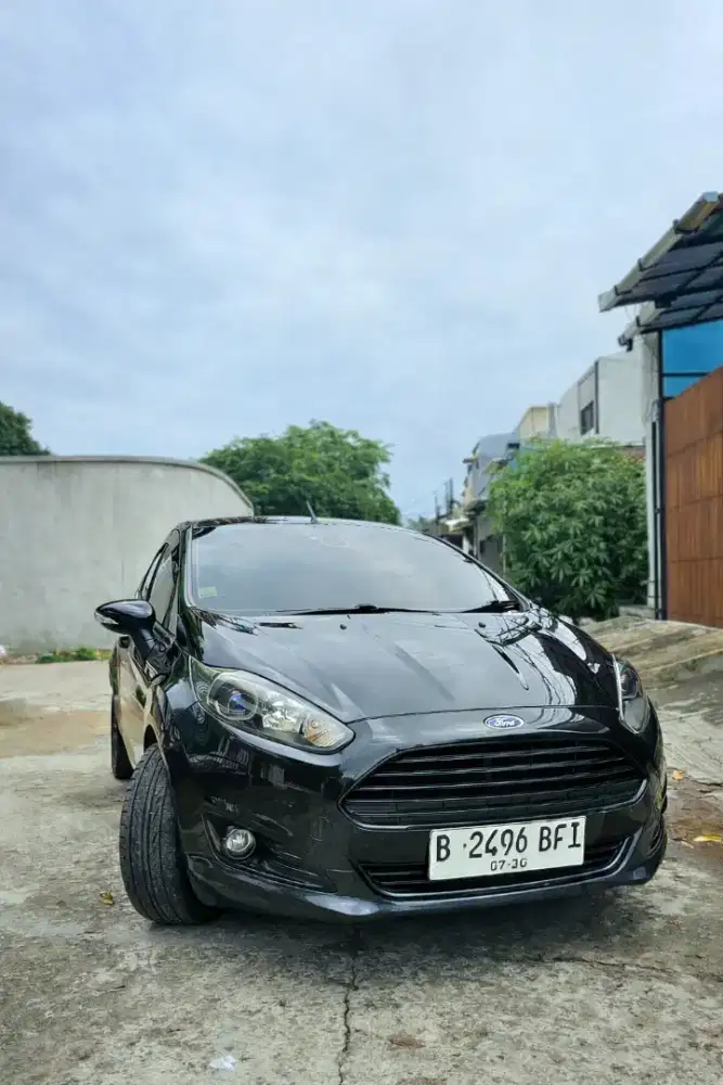 Ford Fiesta S A/T 2015