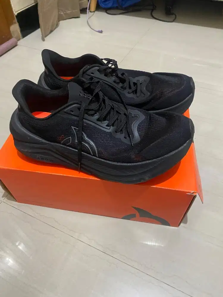 Sepatu running ortuseight uk45 GOOD CONDITION