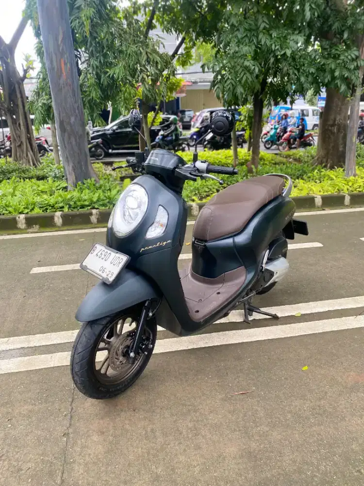 Scoopy 2024 prestige keyless Black doff