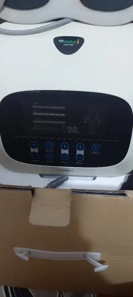 Alat pijat kaki electric merk Waki GRATIS pemijat pinggang.