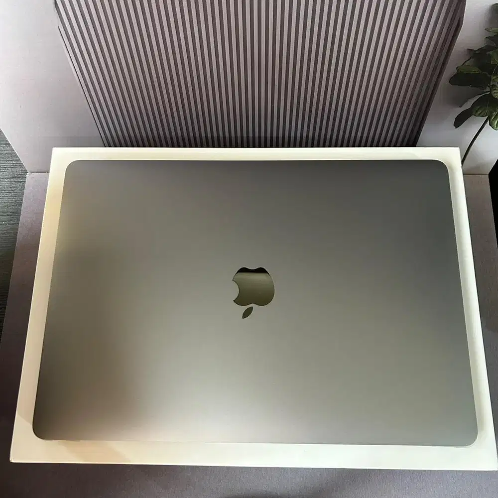 Macbook Pro M2 8/512GB