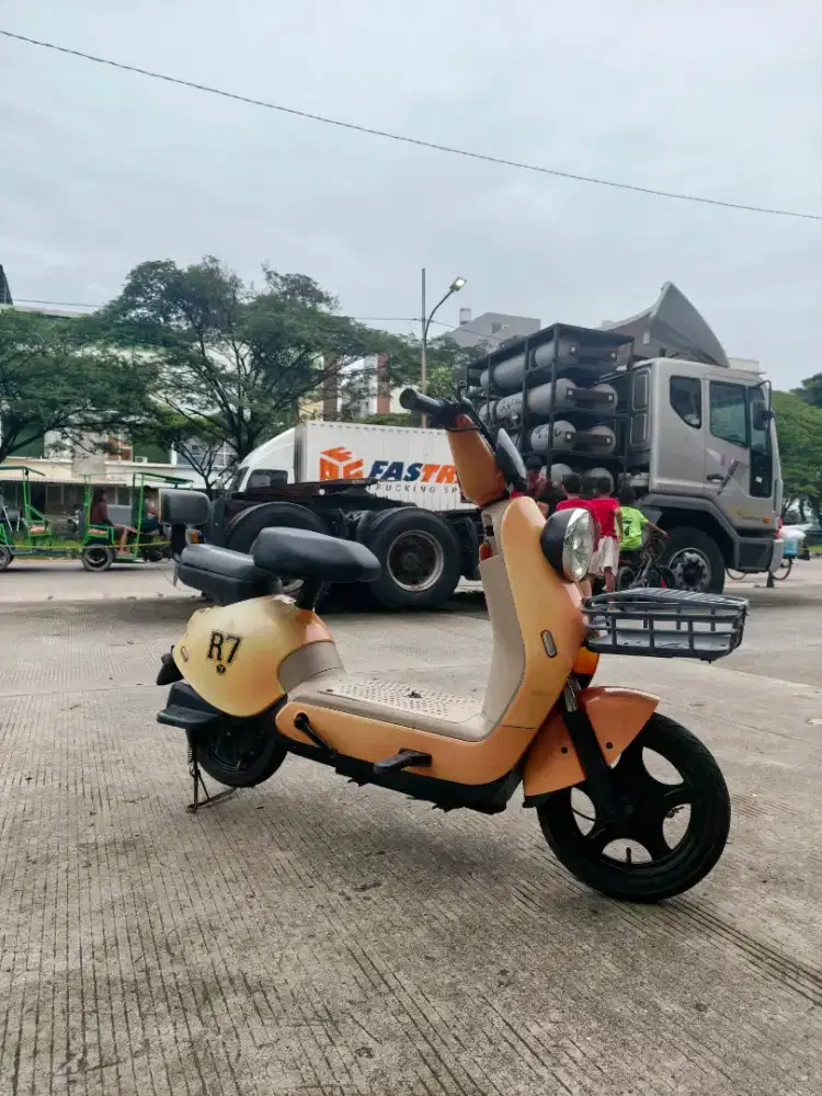 Sepeda Listrik Uwinfly R7