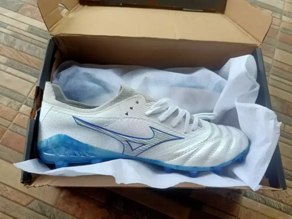 Sepatu bola Mizuno morella Neo Beta Mugen white blue
