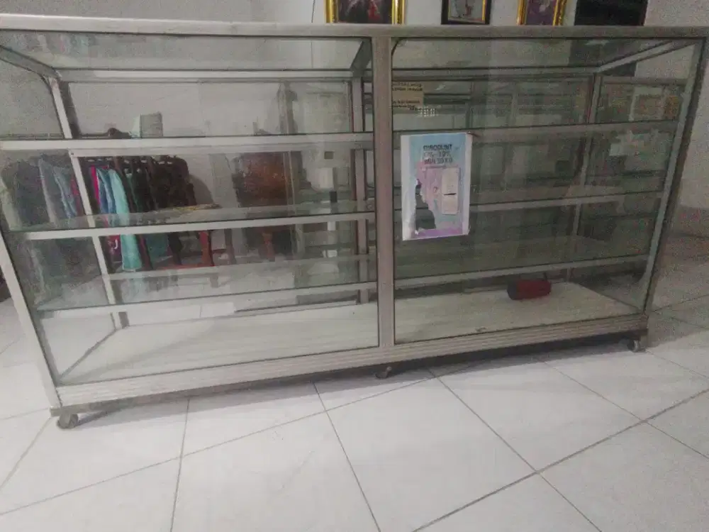 Etalase Bekas 2 meter