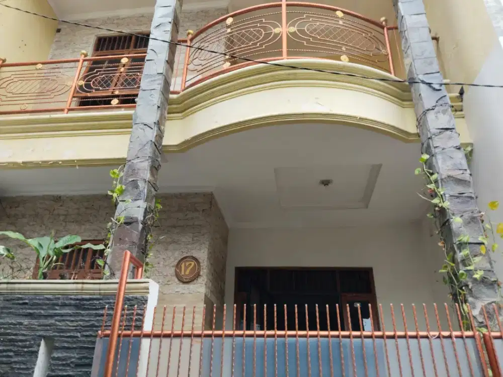 Rumah Dikontrakkan/Disewakan di Area Tanjung Duren Jakarta Barat