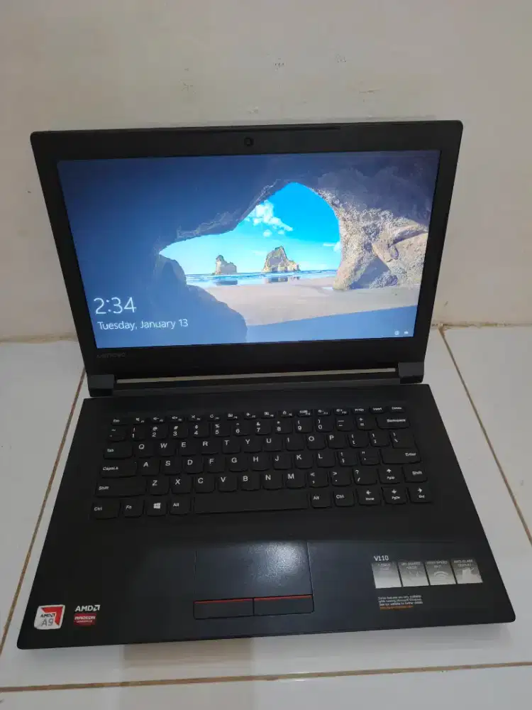 Laptop LENOVO V110 warna hitam