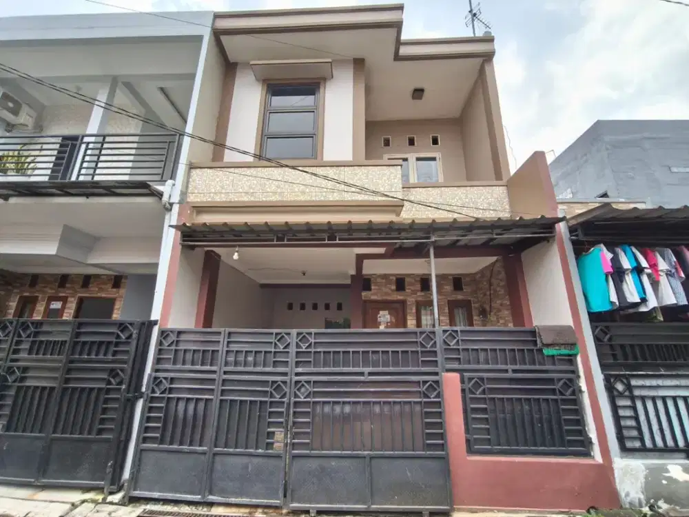 Rumah 2 Lantai 4 Kamar SHM Strategis di Kramat Jati Jakarta Timur