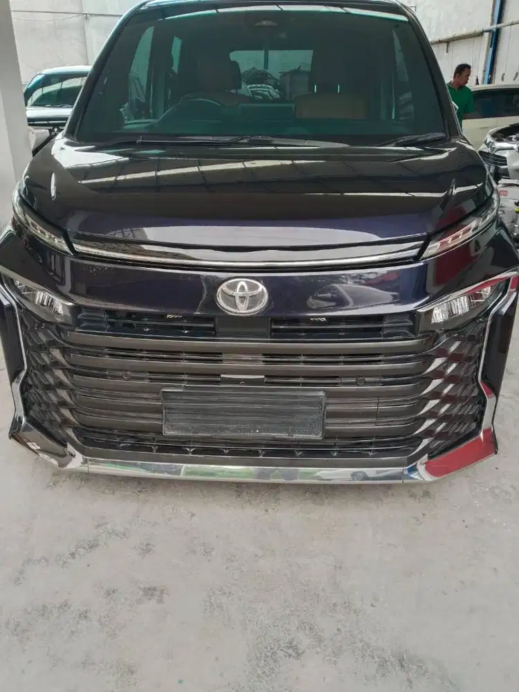 Voxy 2022 Sparkling Black Pearl – Mulus & Full Record Dealer!