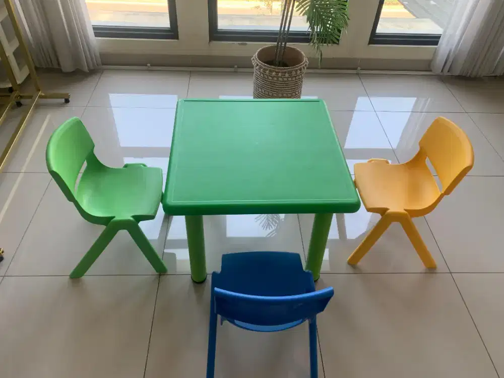 Bangku belajar anak dan 3 kursi informa