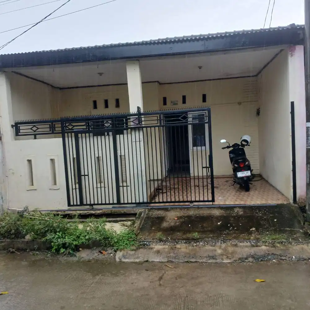 DISEWAKAN RUMAH SIAP HUNI DI GRIYA BAGASASI BLOK B 8 NO 1