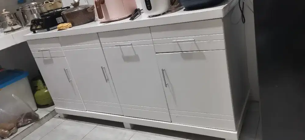 Meja Kompor 4 Pintu. Ukuran 163 x 53 x 108.