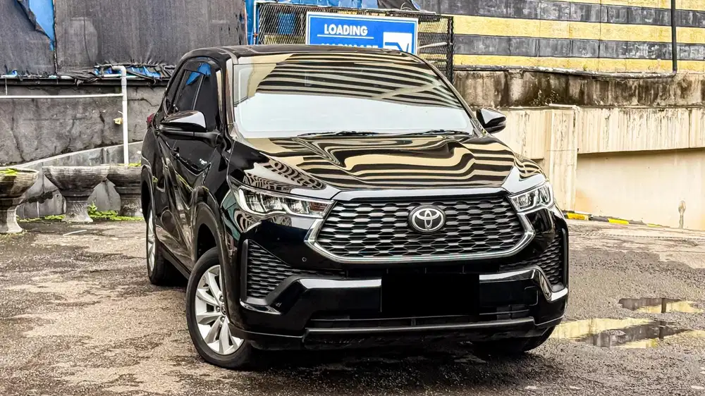 Toyota Zenix V Hybrid 2.0 Panoramic AT Hitam Metalik NIK 2024