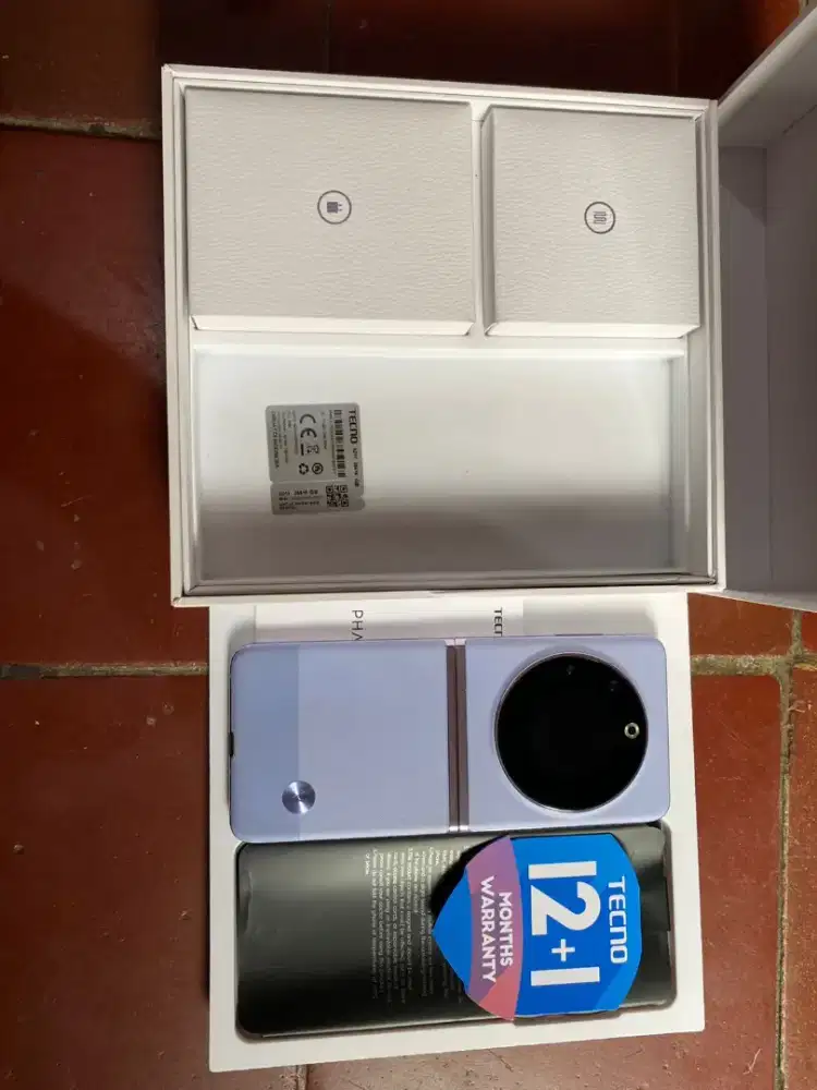 Tecno phantom flip 5g