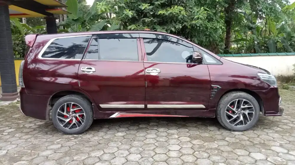 Kijang Innova E up V Luxury 2004 MT