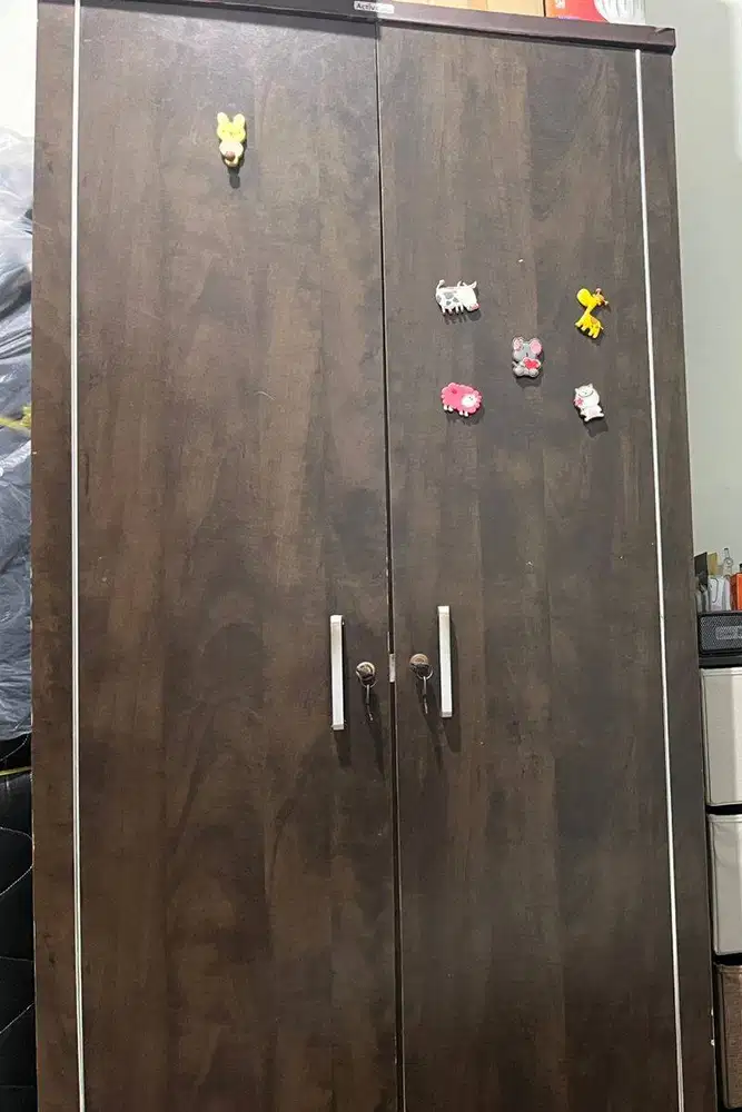 Lemari pakaian 2 pintu