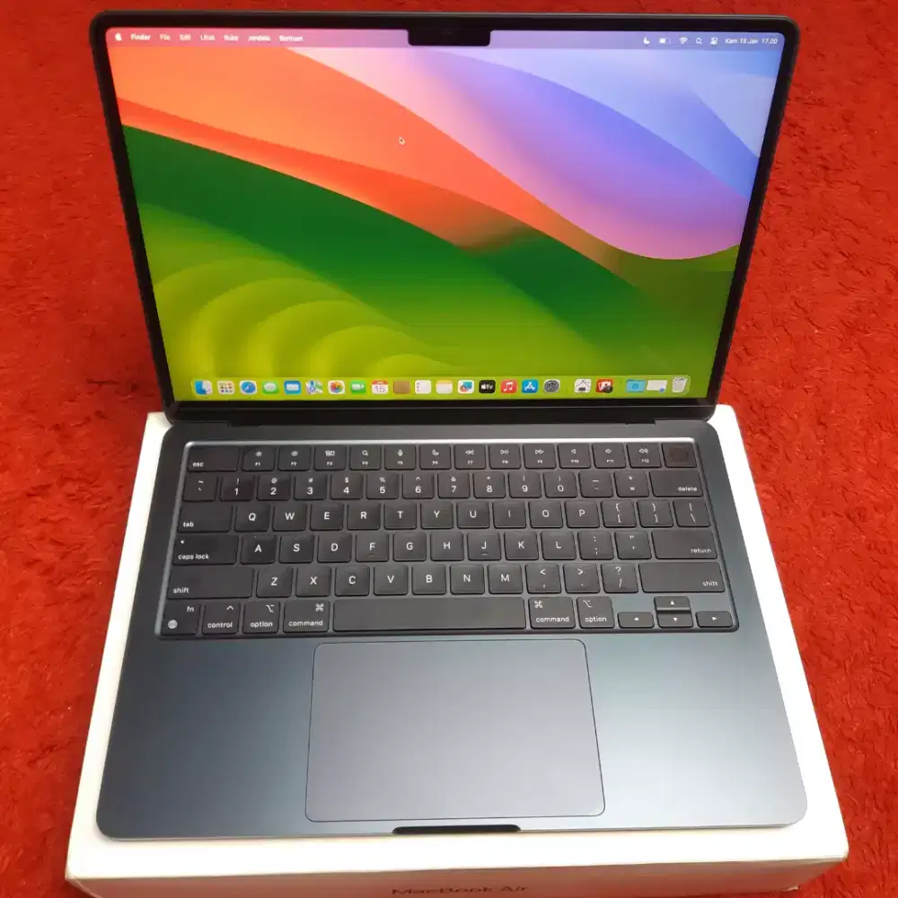 Macbook air m3 2024 ram 8gb ssd 256gb fullset like new ibox garansi on