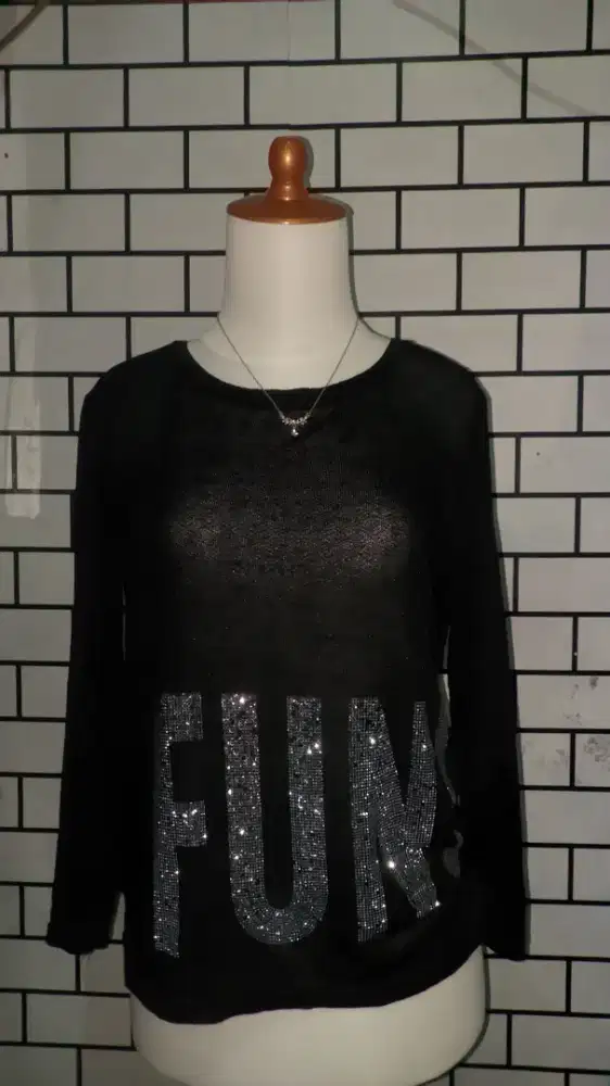 Baju hitam lengan panjang transparan