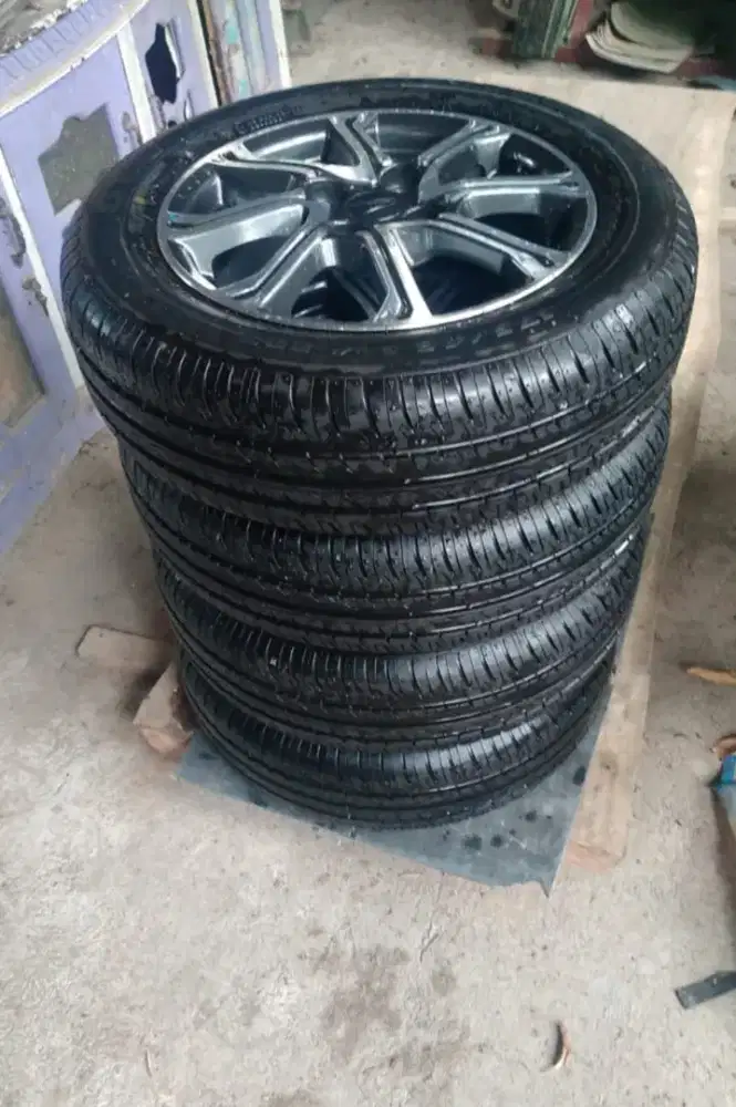 BAN Bekas tapi baru kondisi 98