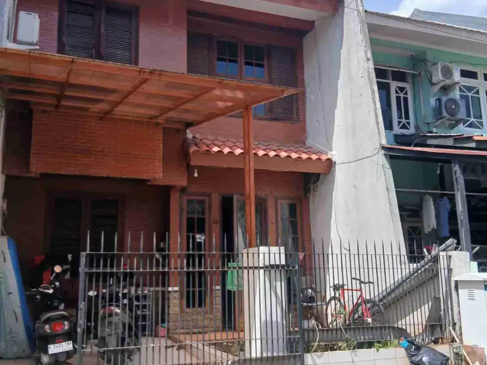 Disewa rumah 2 lantai Keamanan 24 Jam Pondok kelapa Jakarta timur
