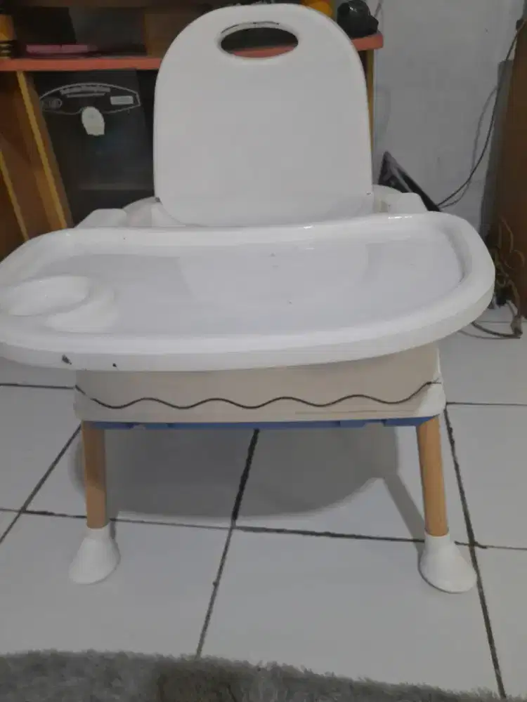 Baby chair atau kursi bayi