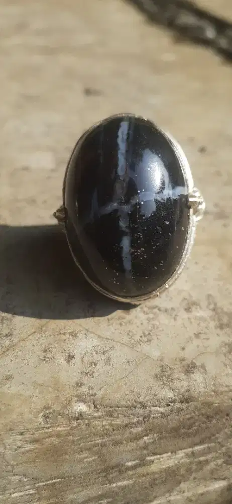 Cincin batu tapak jalak hitam