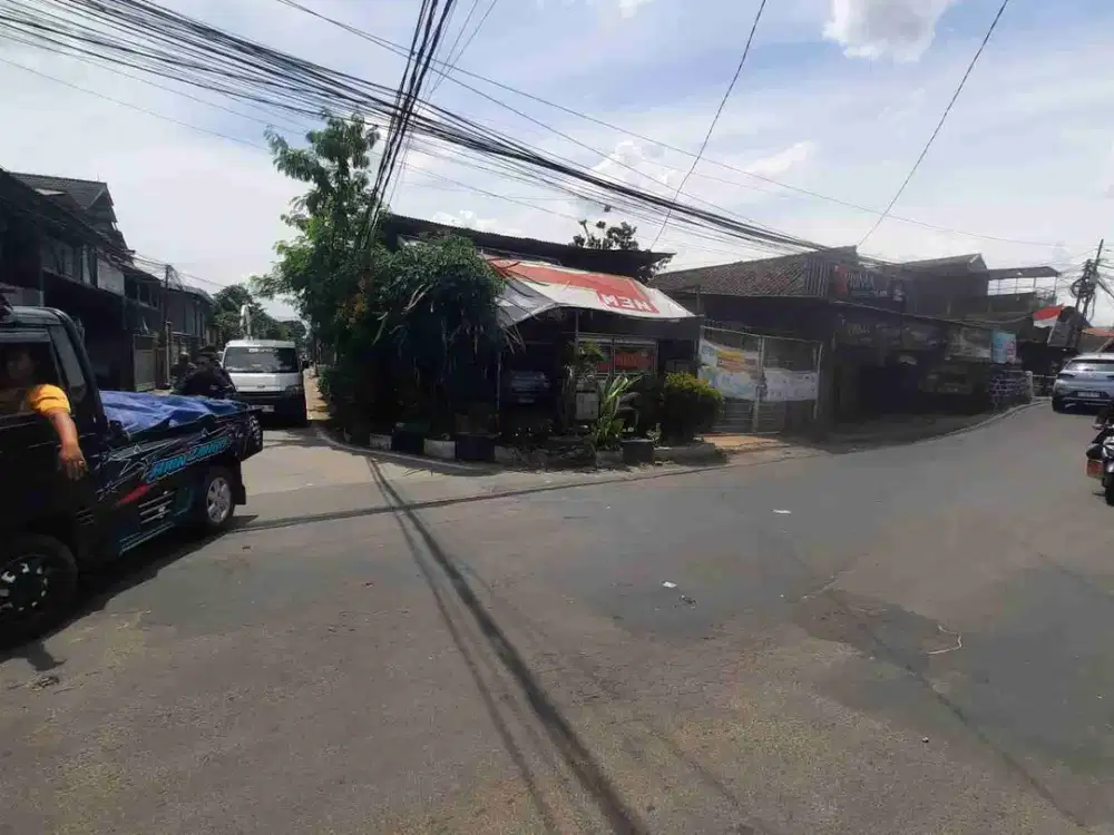 Di jual rumah hitung tanah lokasi strategis cocok untuk buka usaha