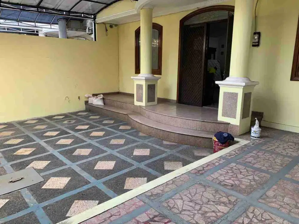 Rumah Taman semanan Indah, Lt.180m2, KT. 4+1, jakarta barat