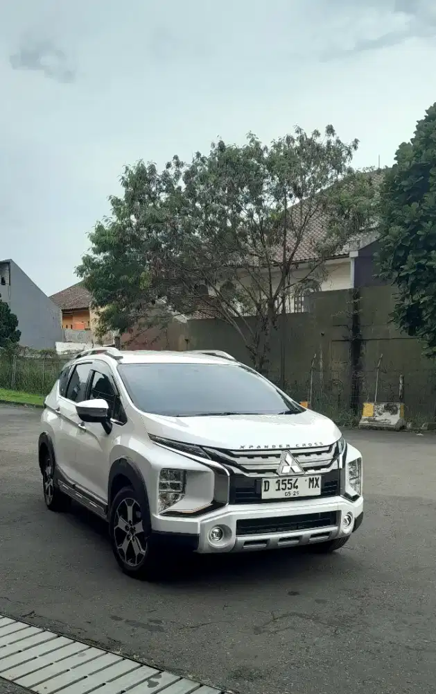 Mitsubishi xpander / X-pander cross putih