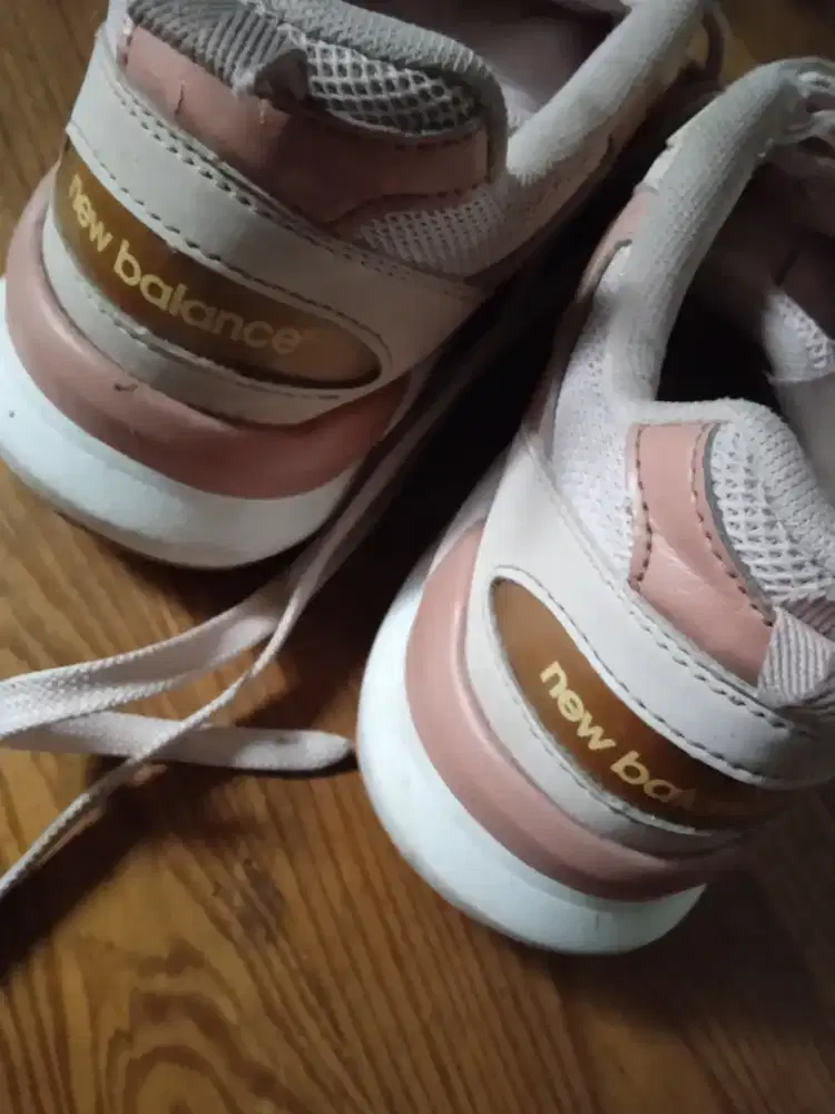 Sepatu wanita new balance size 38
