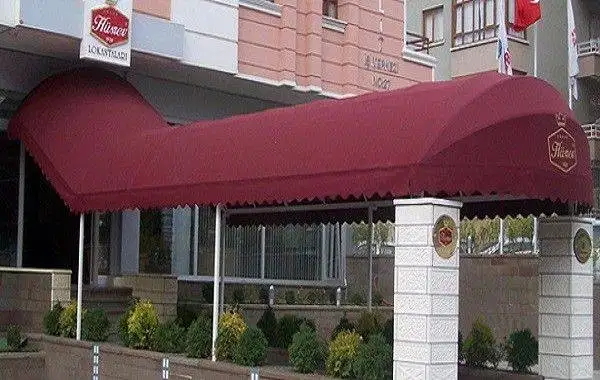 kanopi kain awning ukuran besar warna merah cocok untuk parkiran