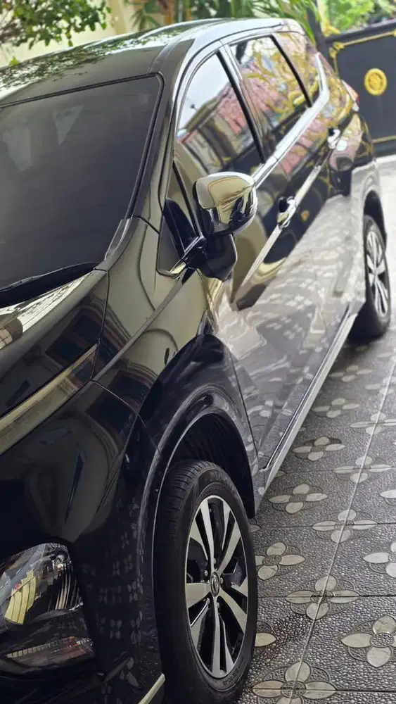 Dijual Mobil Nissan Livina