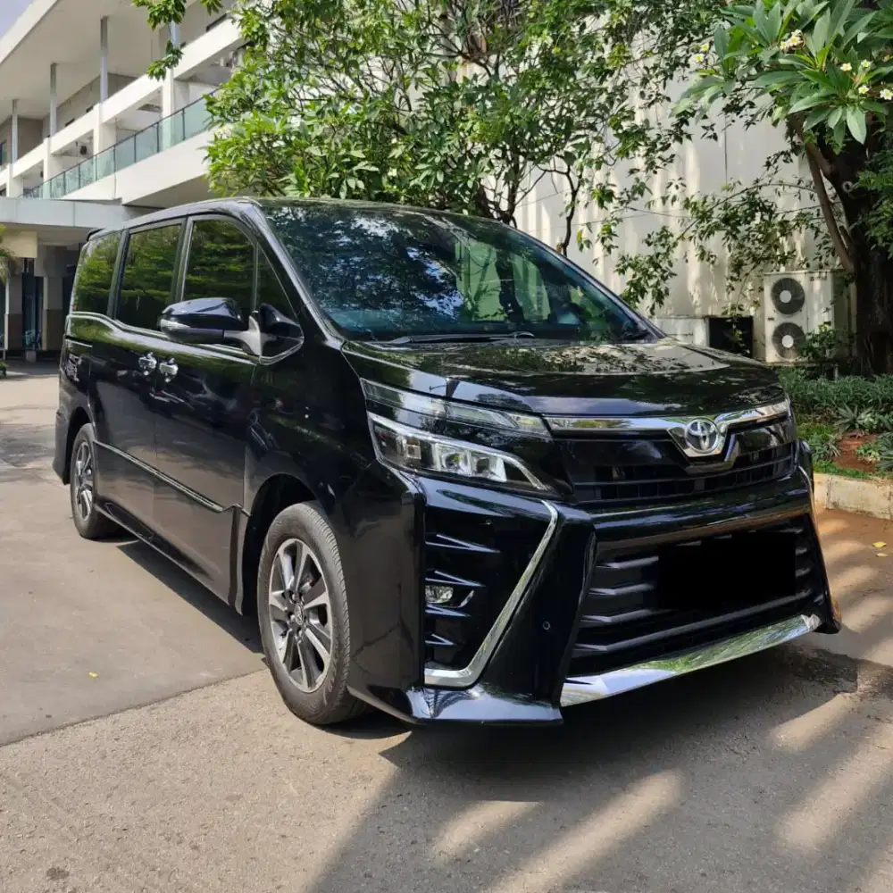 Toyota Voxy 2.0 AT 2019 Black KM 86rb ATPM Good Condition.