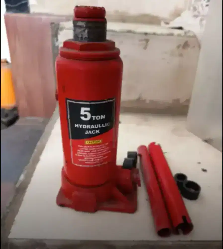 Dongkrak botol mobil