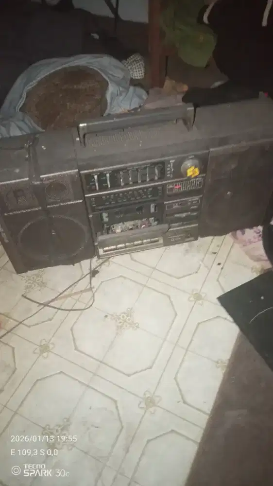 Koleksi Elektronik Vintage SANYO Era 80-an – Pajangan Koleksi