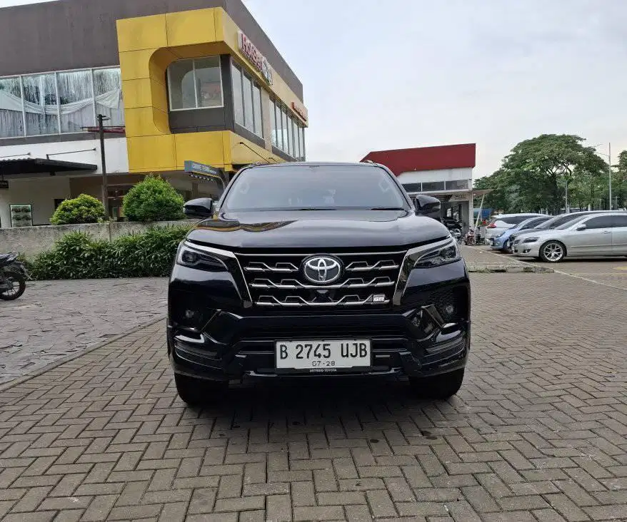 TOYOTA FORTUNER 2.8 GR AT 2023 HITAM PROMO MURAH DP MINIM