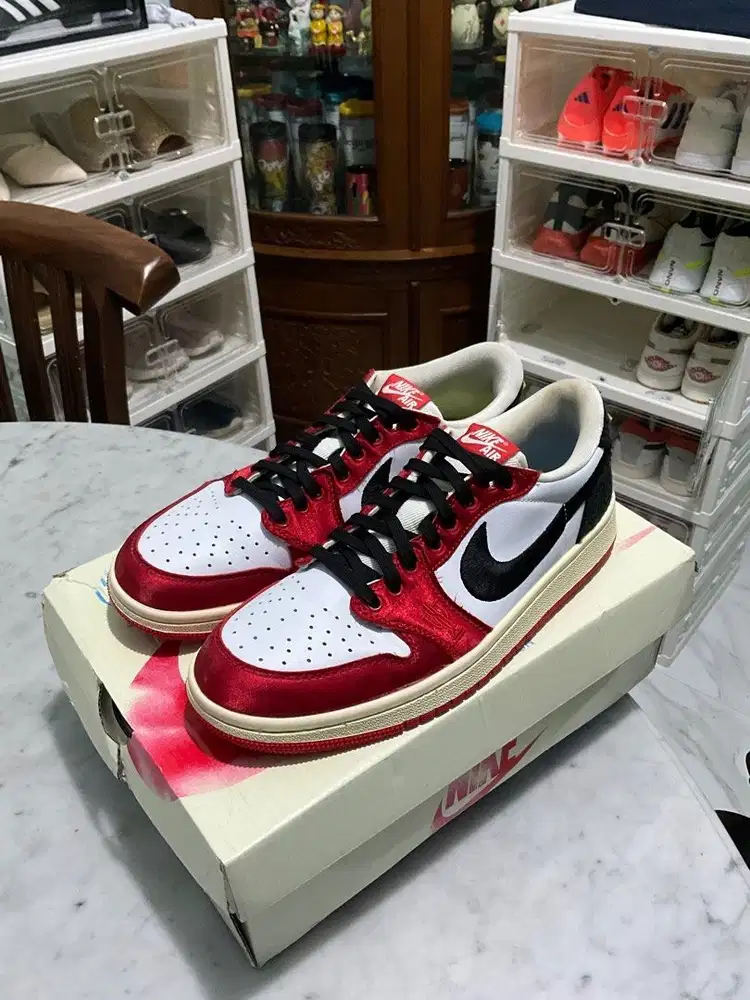 Air Jordan 1 Low OG Trophy Room [42]