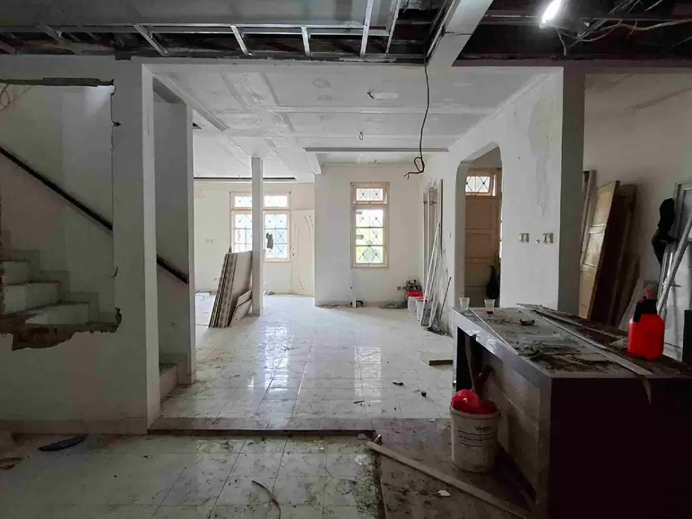 RUMAH MURAH 2 LANTAI SEDANG RENOVASI TOTAL DI CLISTER TENGAH, DEKAT MAL!