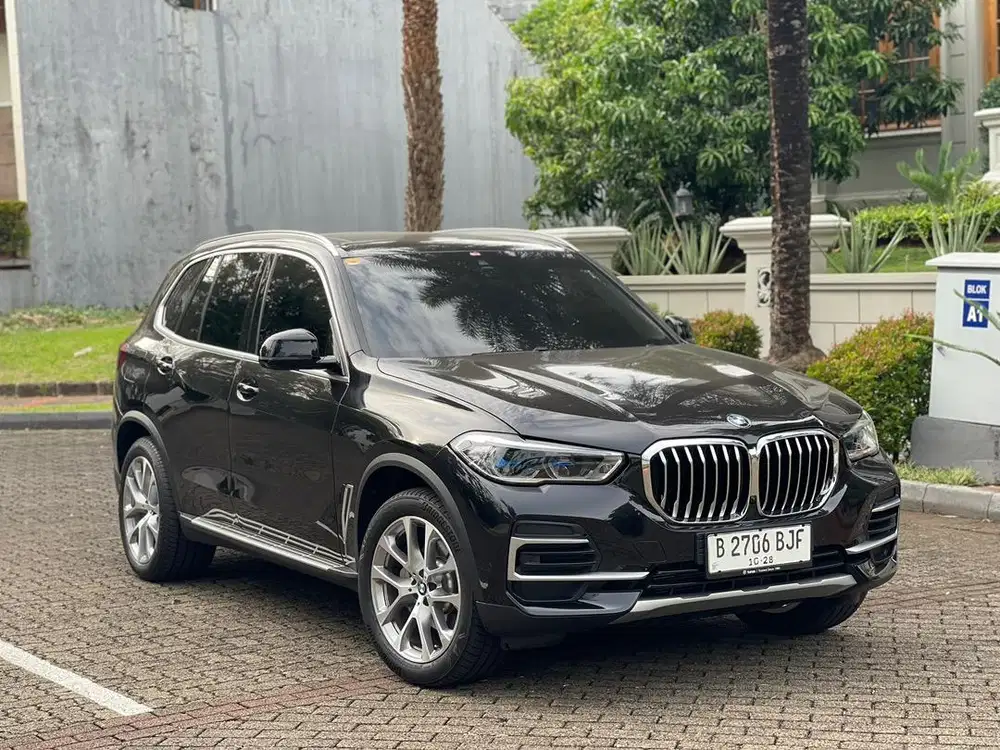 BMW X5 Drive40i AT 2023 Black On Black 7 Seater