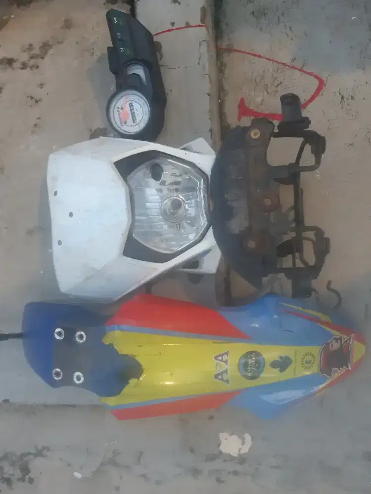 Ban knalpot vespa.lampu satria satu set