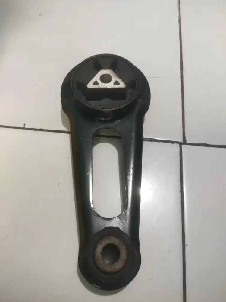 Engineer mounting buffer bawah Datsun go+