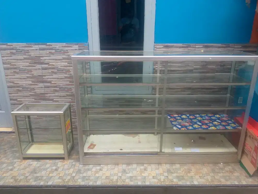 ETALASE BEKAS WARUNG SEMBAKO