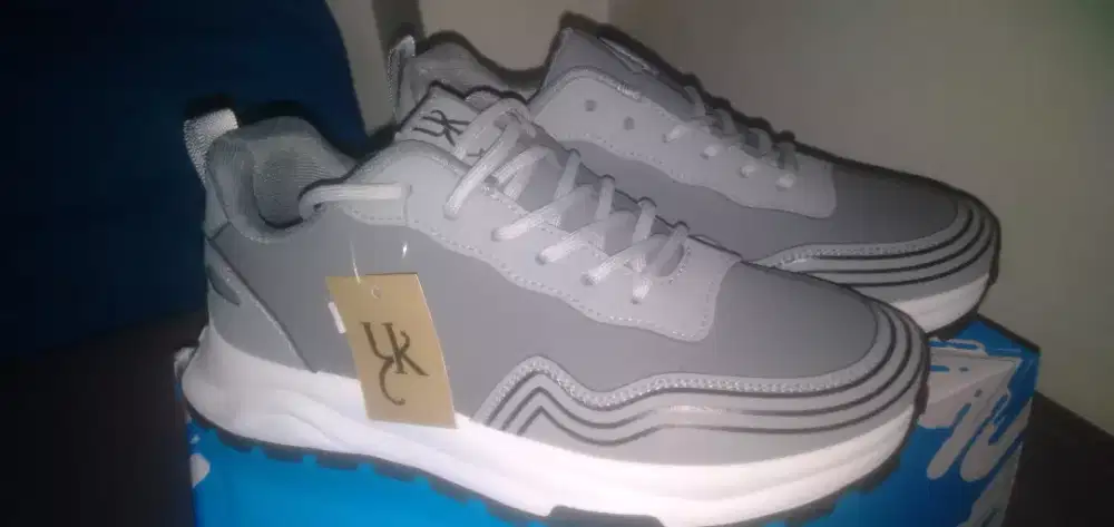 Sepatu unisex cowok atau cewek ukuran 41