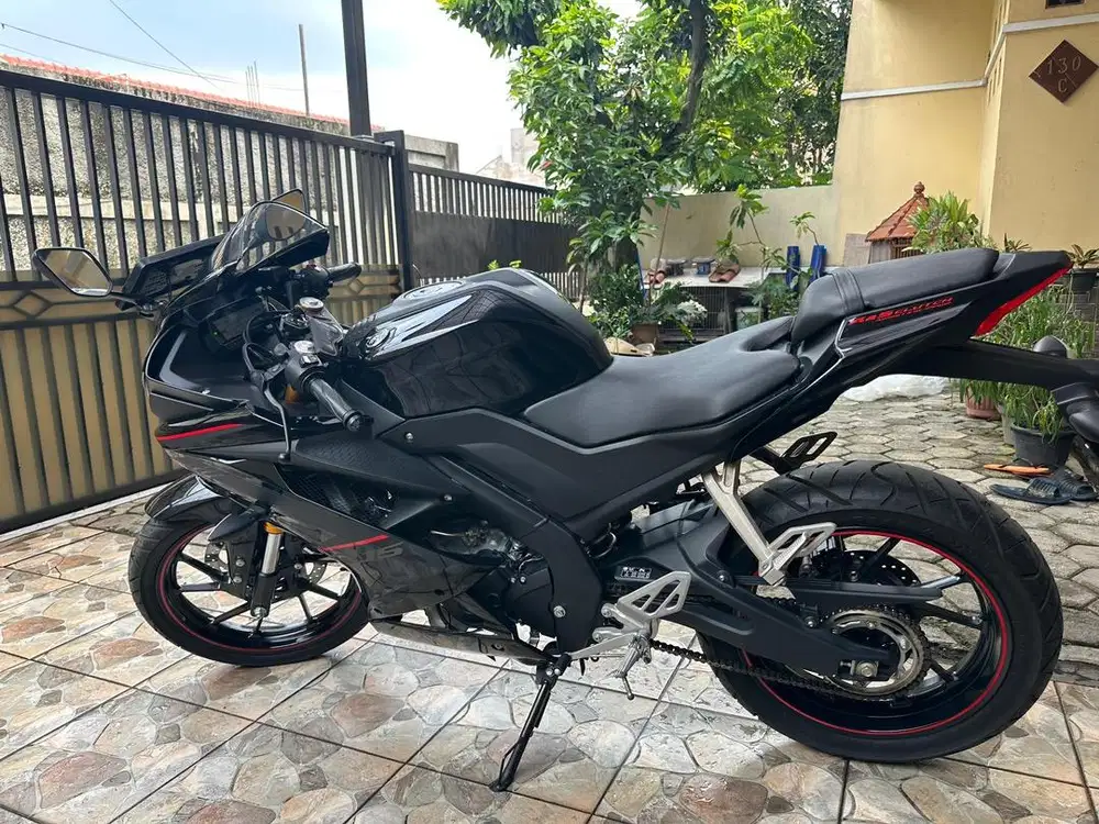 Dijual Motor Yamaha YZF-R15 Tahun 2019 Warna Hitam Mulus